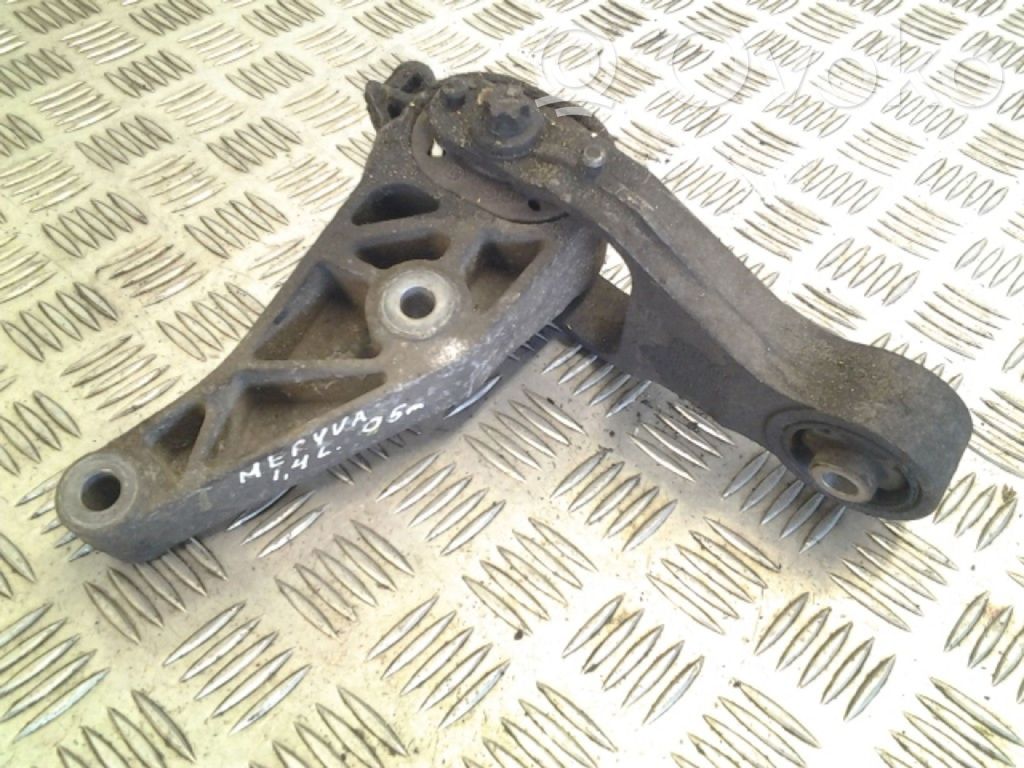 Engine mount bracket   13117088