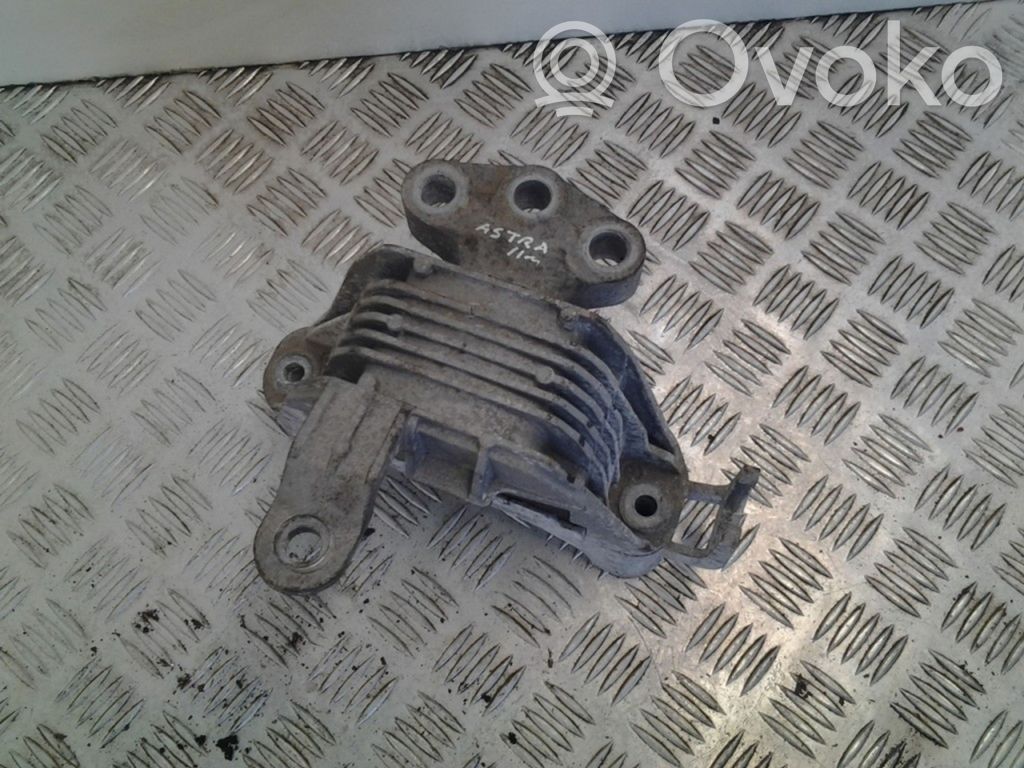 Opel Astra J Engine mount bracket 