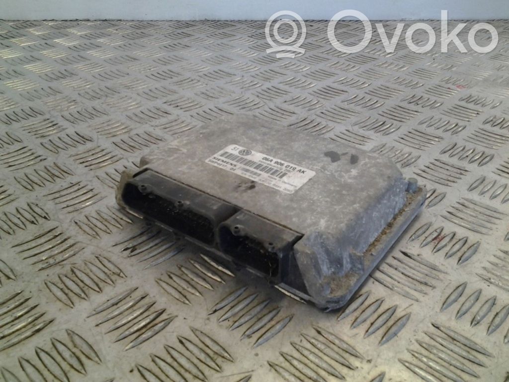 Volkswagen PASSAT B5.5 Engine control unit/module 