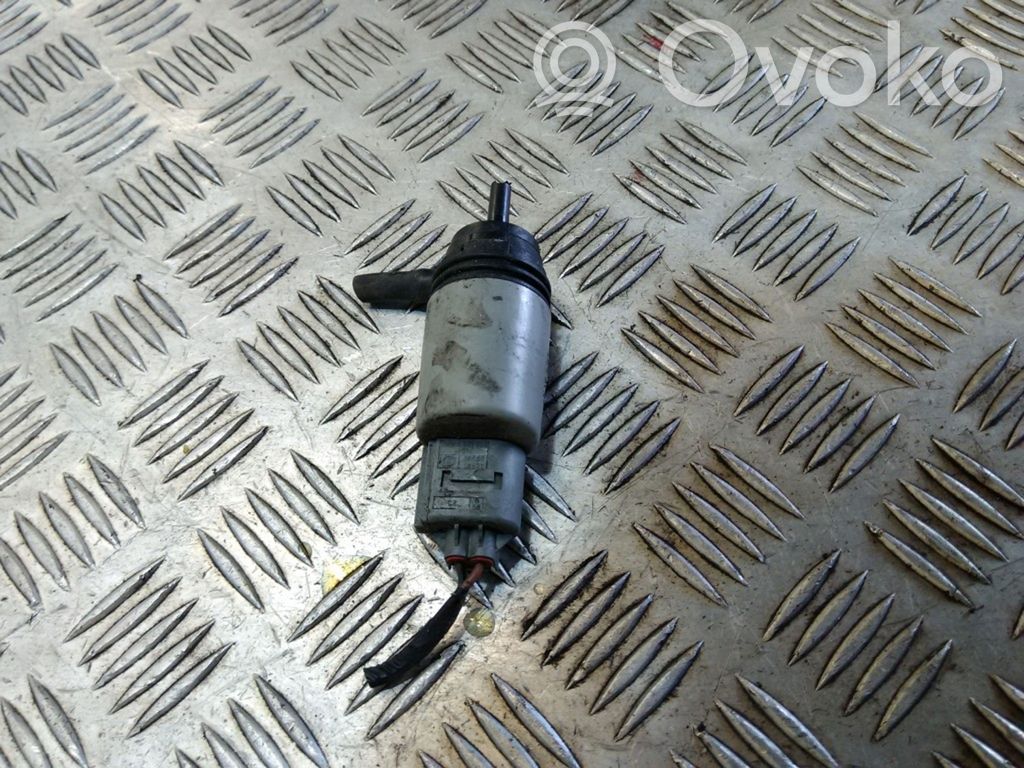 Windscreen/windshield washer pump   6934159