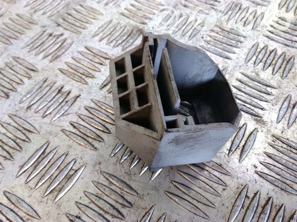 BMW 1 E81 E87 Radiator mount bracket 