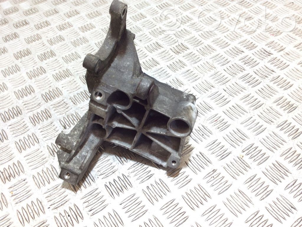 Audi A5 8T 8F Power steering pump mounting bracket 