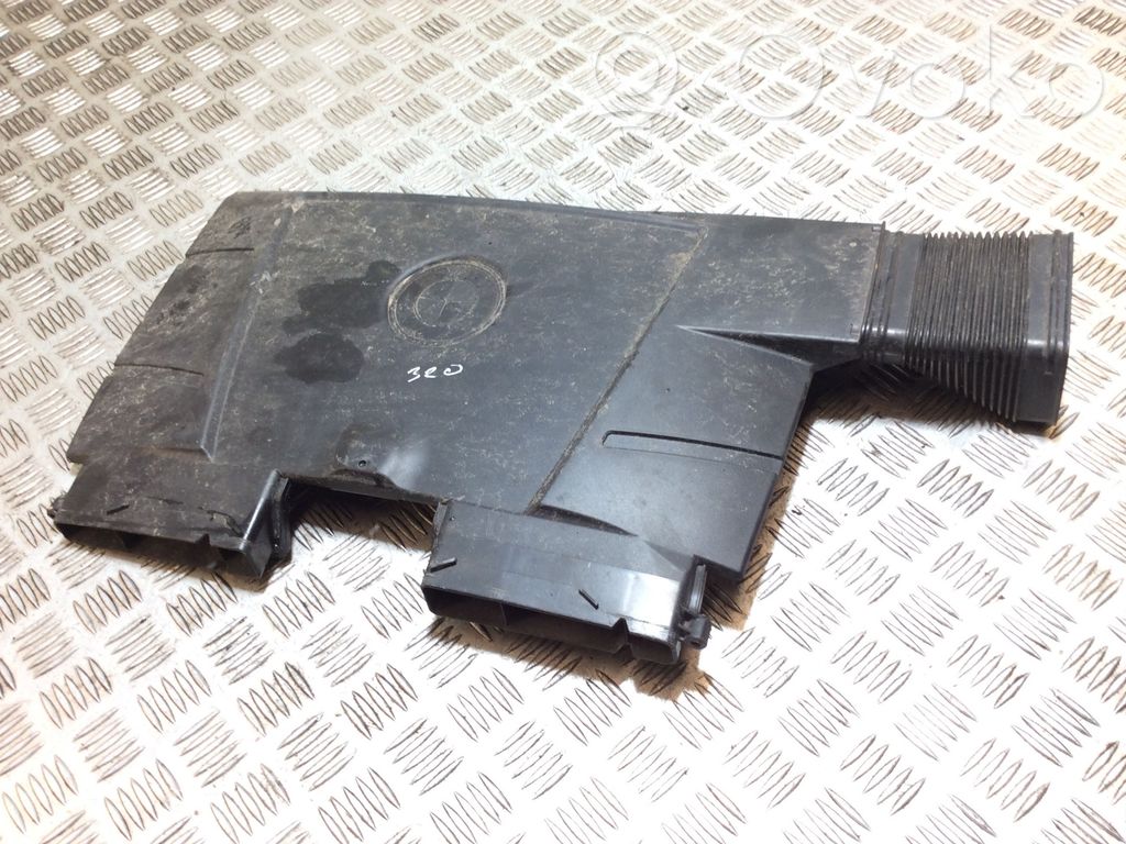 BMW 3 E90 E91 Air intake duct part 