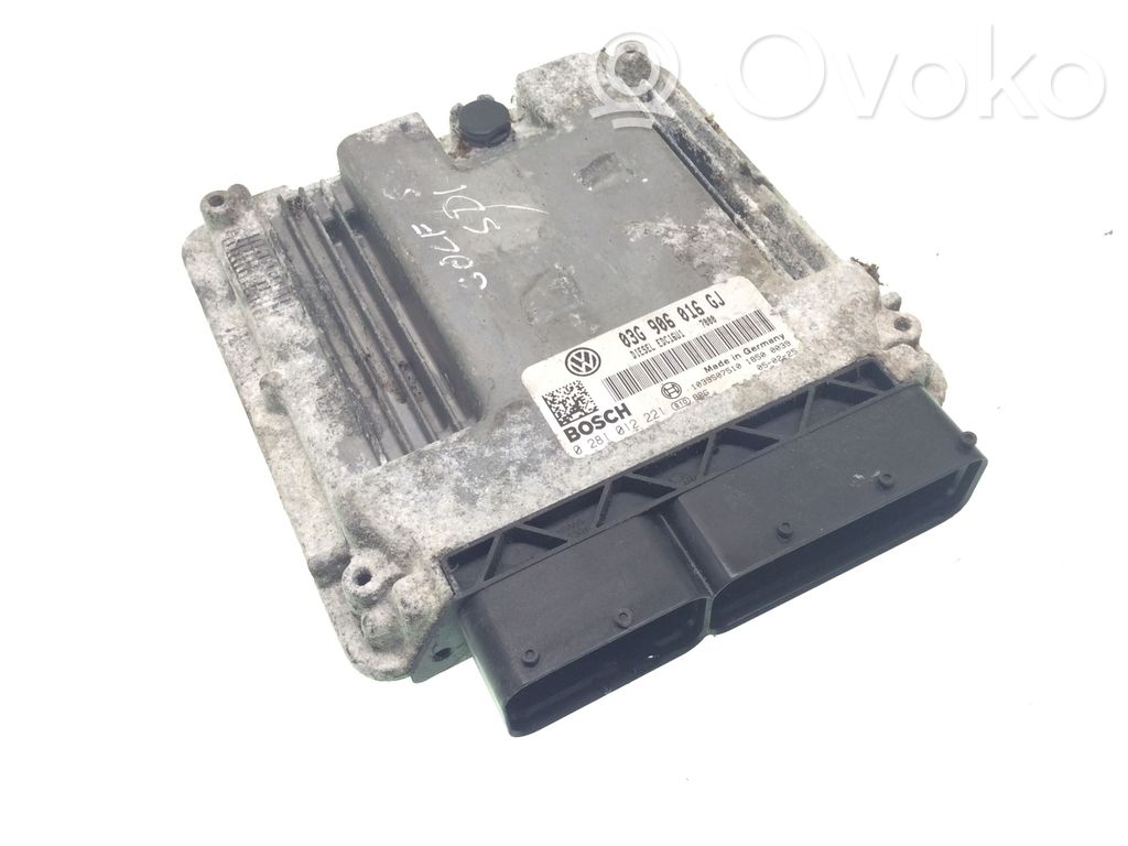 Volkswagen Golf V Engine control unit/module 