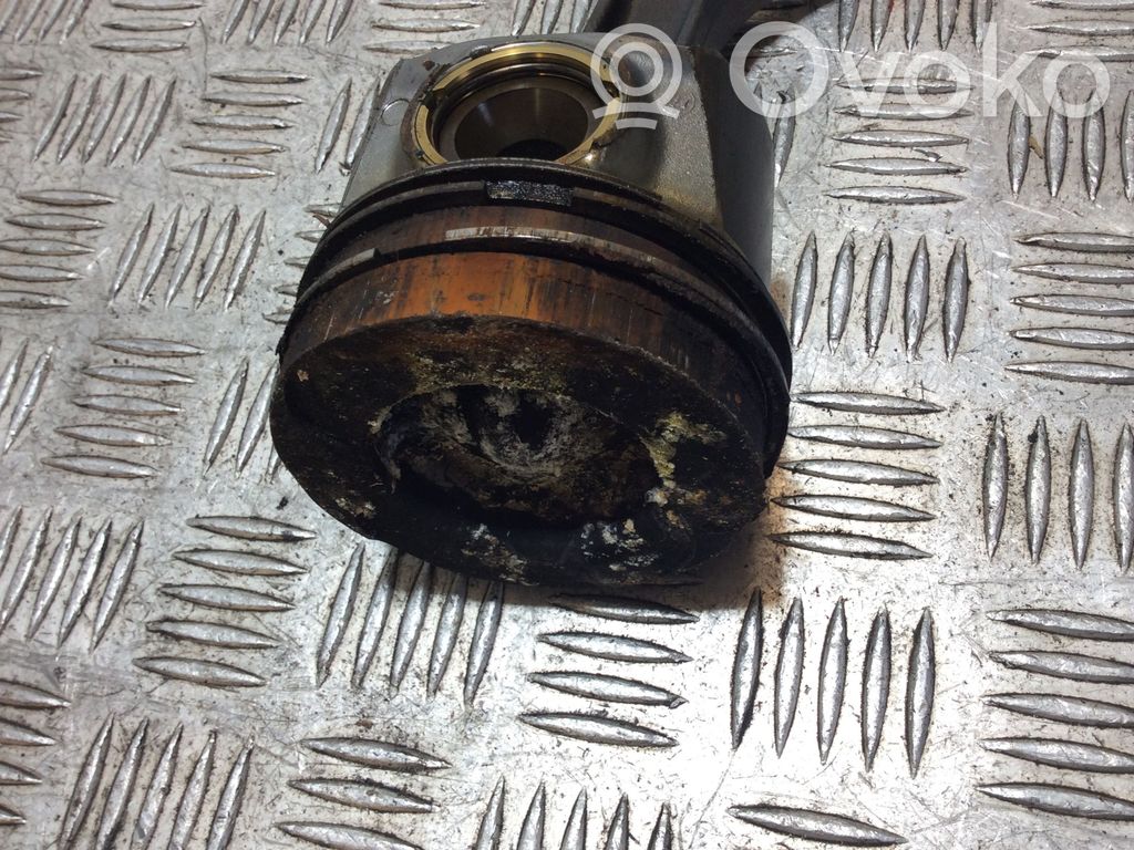 Mercedes-Benz Sprinter W906 Piston 
