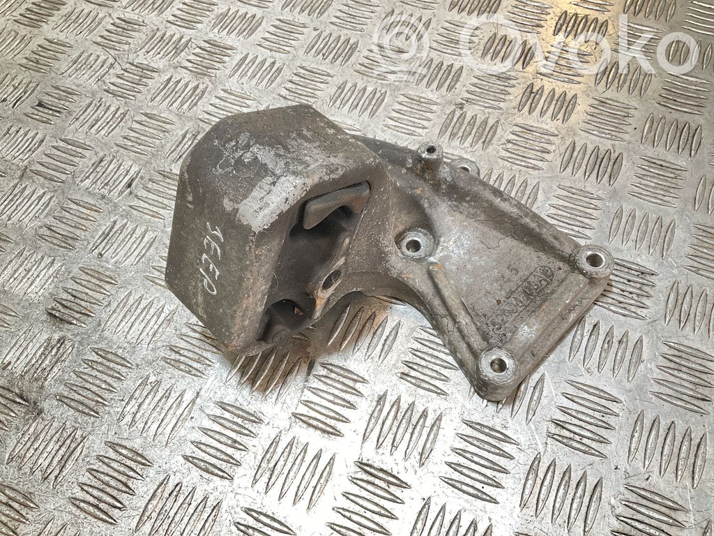 Jeep Grand Cherokee (WK) Engine mount bracket 