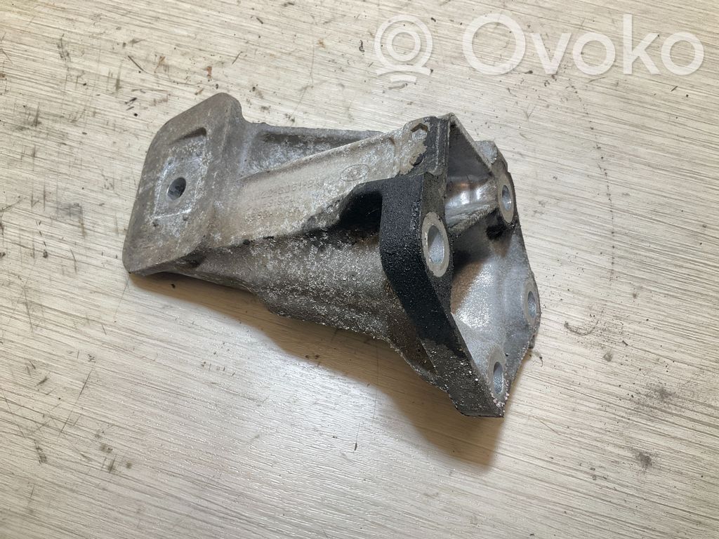 Land Rover Discovery 4 - LR4 Engine mounting bracket 
