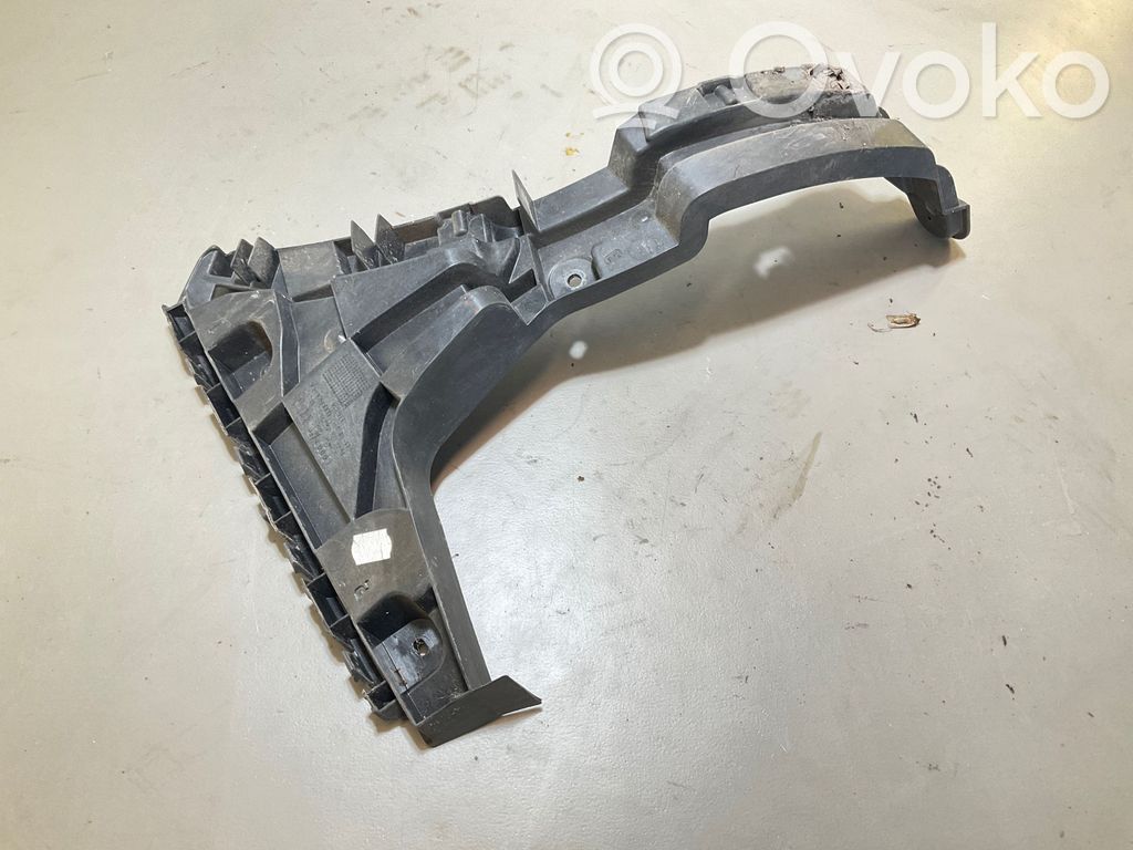 Audi Q3 8U Galinis laikiklis bamperio 