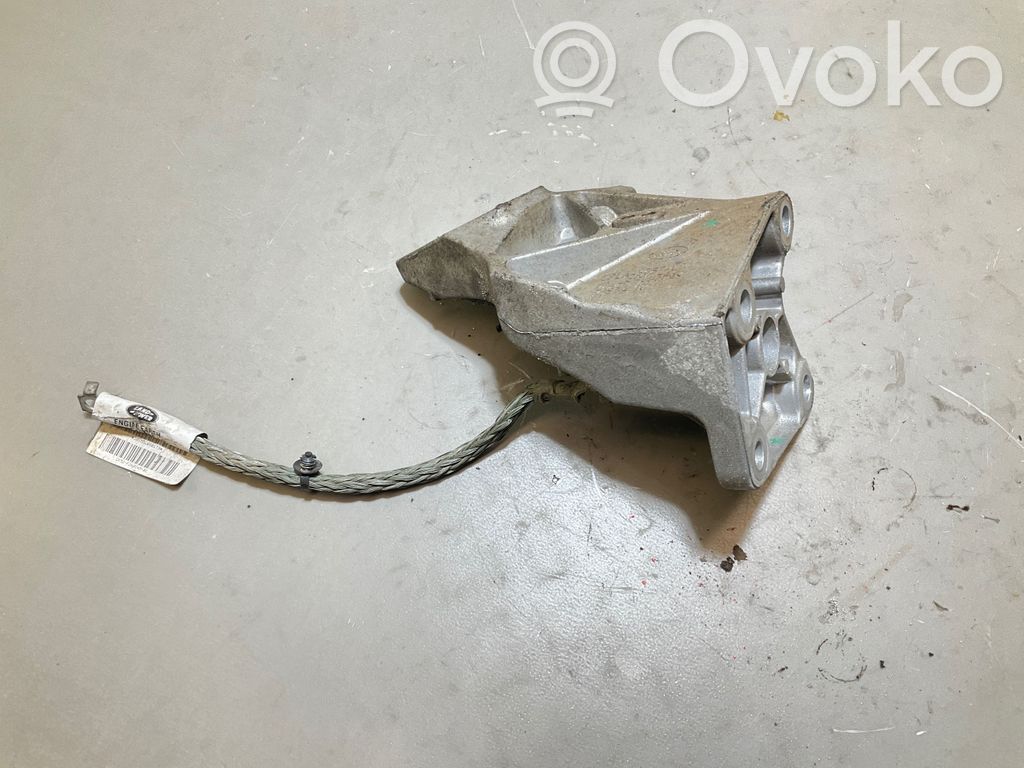 Land Rover Range Rover Sport L494 Engine mounting bracket 