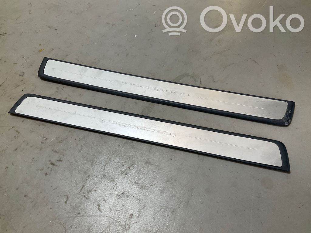 Volvo XC40 Moldura protectora del borde delantero 