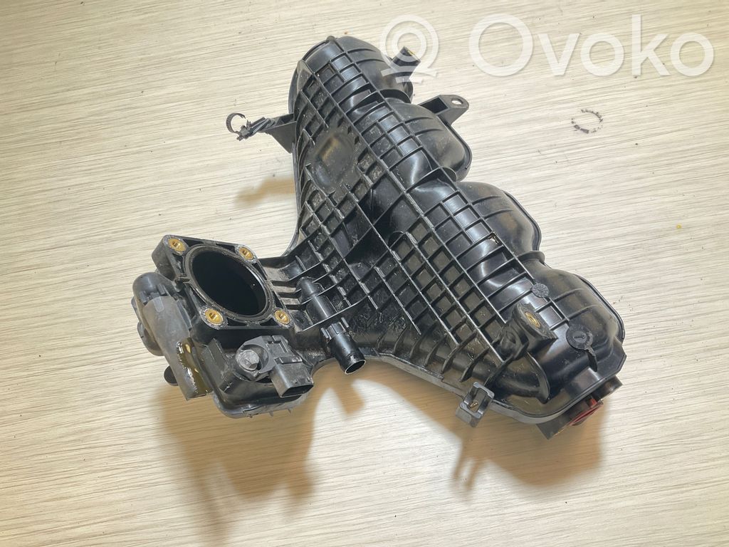 Toyota Auris E210 Colector de admisión 