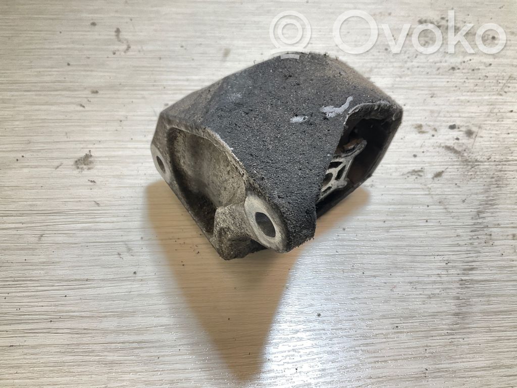 Volvo XC90 Engine mount bracket 