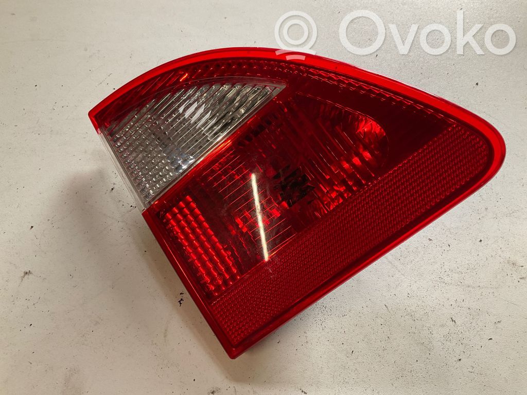 Tailgate rear/tail lights