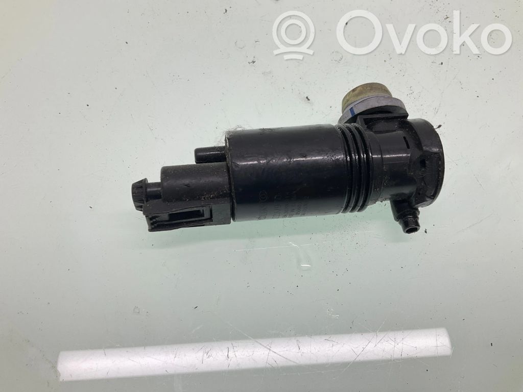 Volvo XC40 Windscreen/windshield washer pump 
