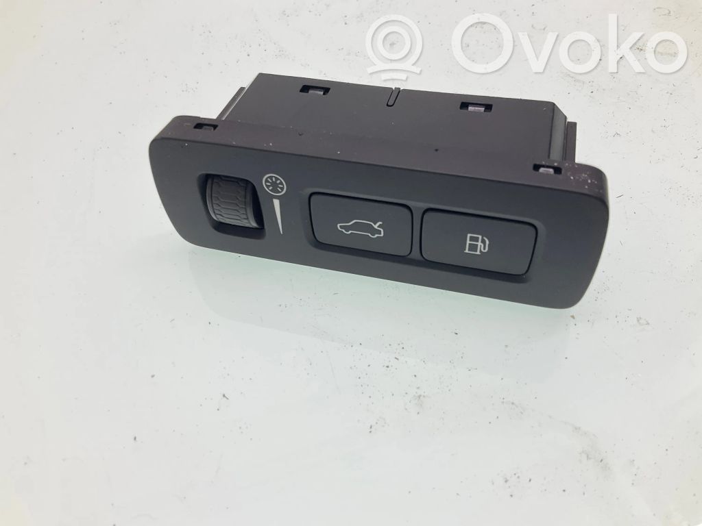 Volvo XC40 Comutator deschidere hayon 
