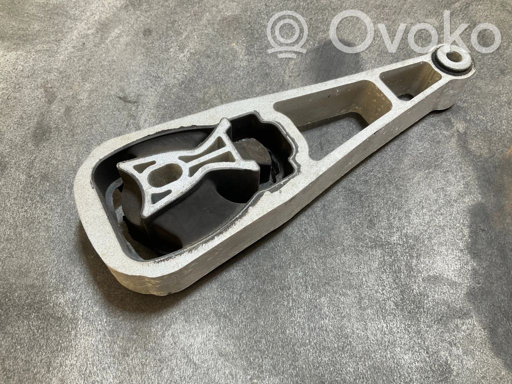 Engine mount bracket   K8D26R082AB