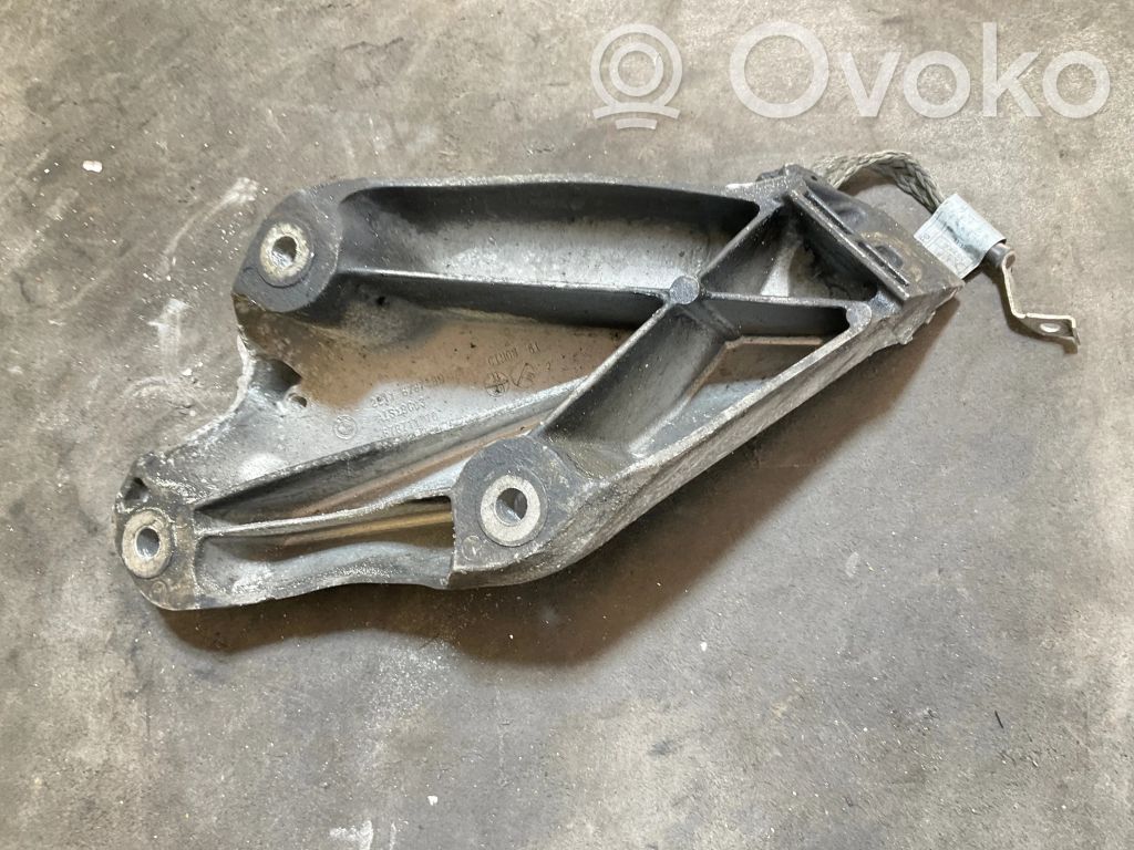 BMW X5 E70 Engine mounting bracket 