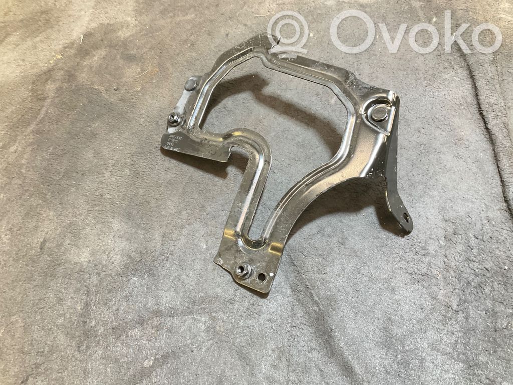 Volvo XC40 Other engine bay part 