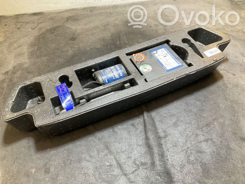 Volvo XC40 Zestaw narzędzi 