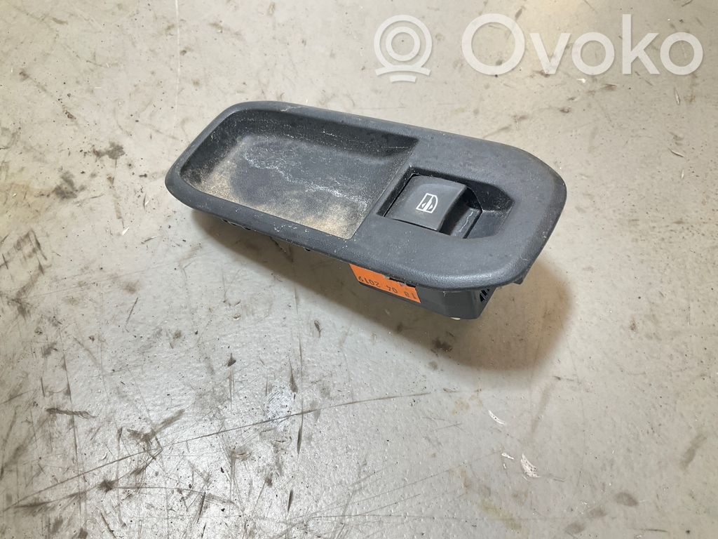 Dacia Duster II Electric window control switch 