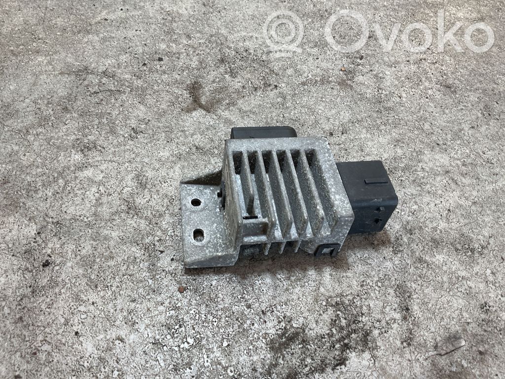 Renault Master III Hehkutulpan esikuumennuksen rele 