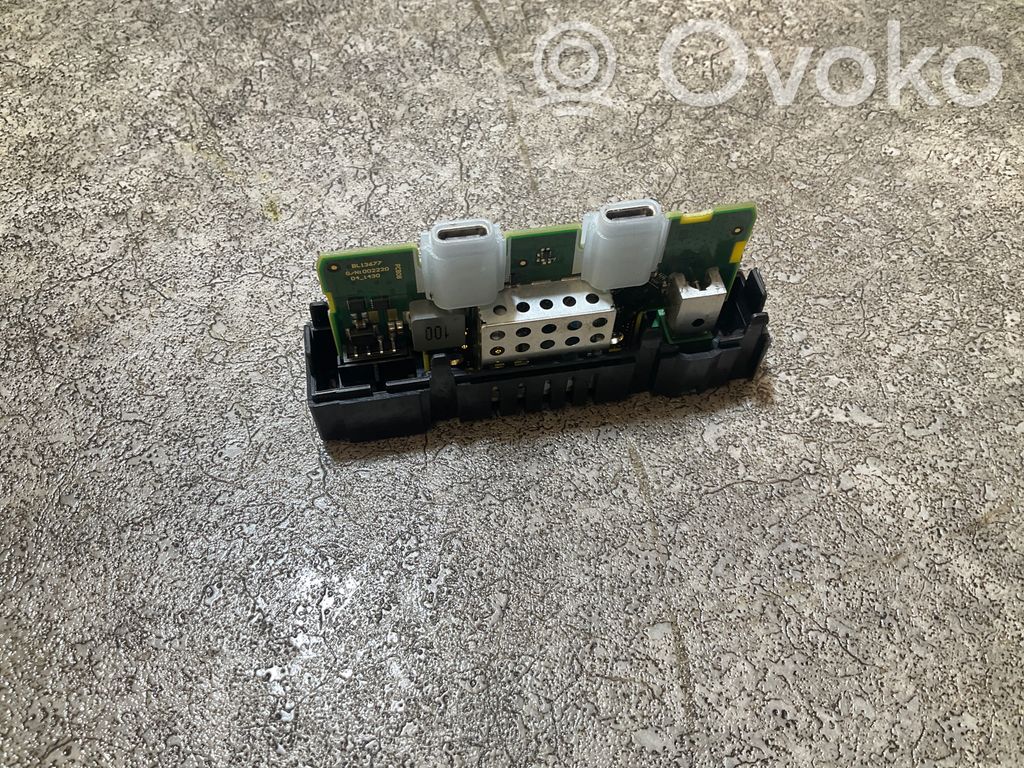 Skoda Octavia Mk4 Enchufe conector USB 