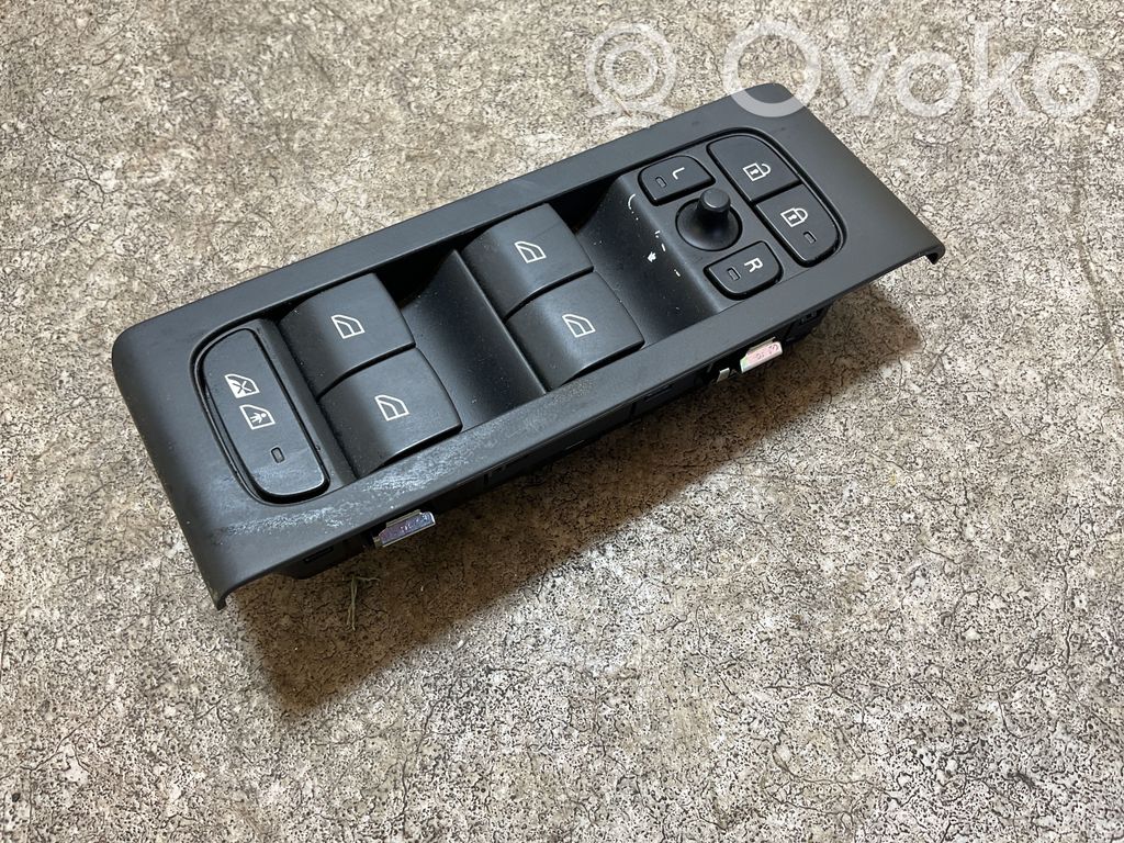 Volvo XC40 Electric window control switch 