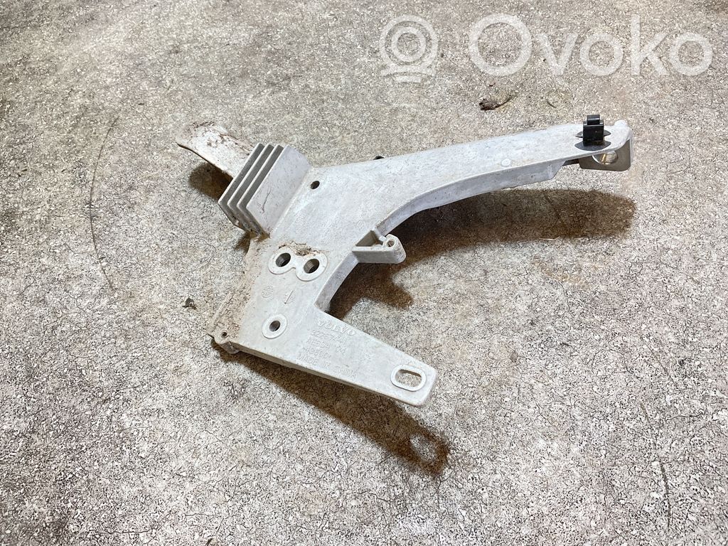 Volvo XC40 Laikiklis (kronšteinas) 