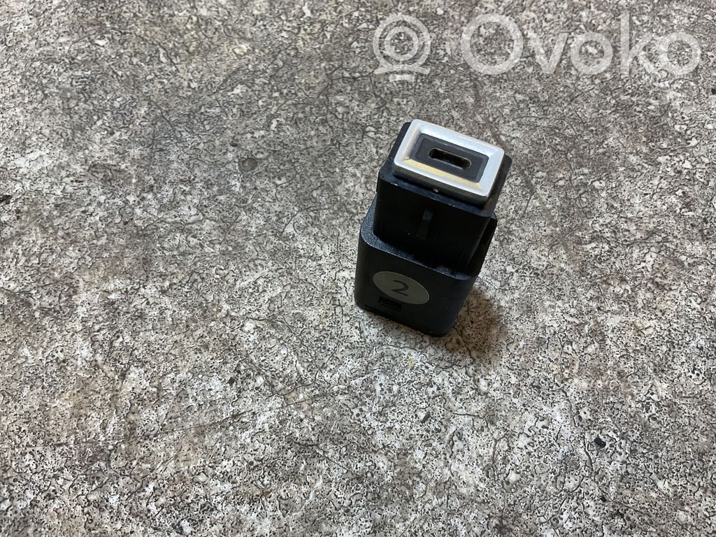 Citroen C4 III e-C4 USB socket connector 