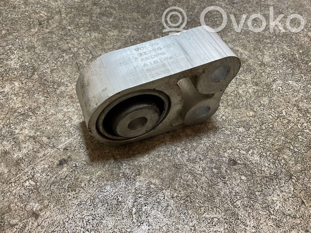 Volvo XC40 Dzinēja spilvens 