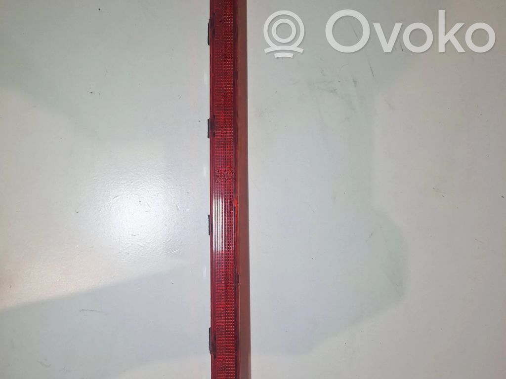 Luz de freno adicional/tercera   E26035
