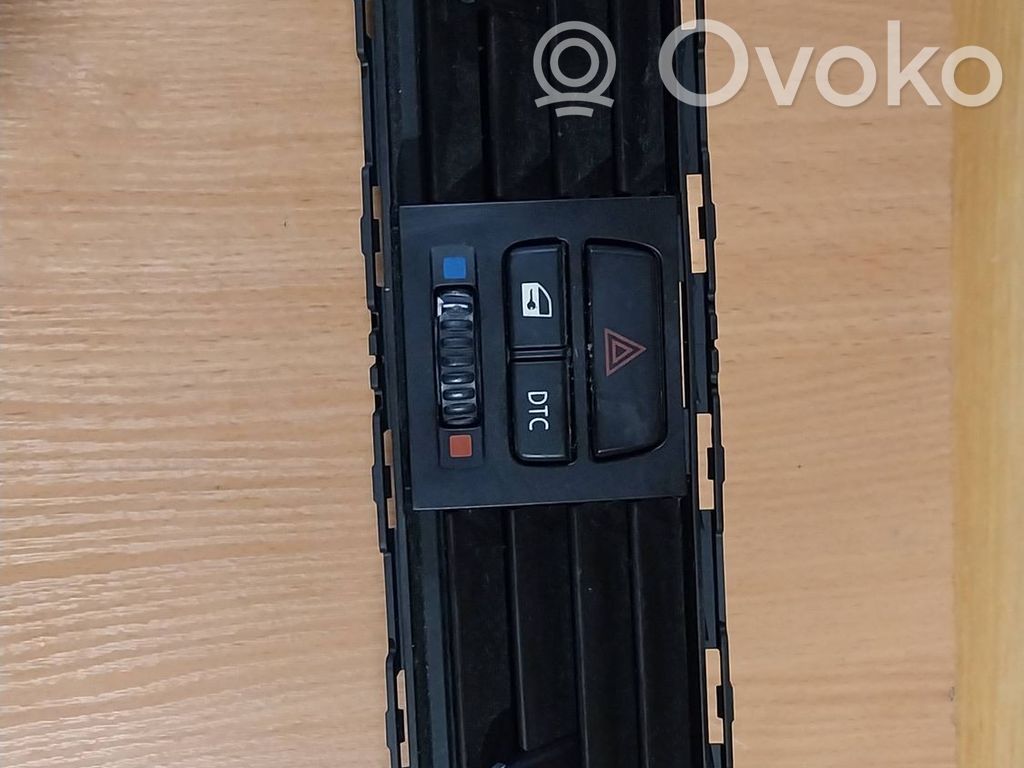 BMW 3 E90 E91 Centrinės oro grotelės 