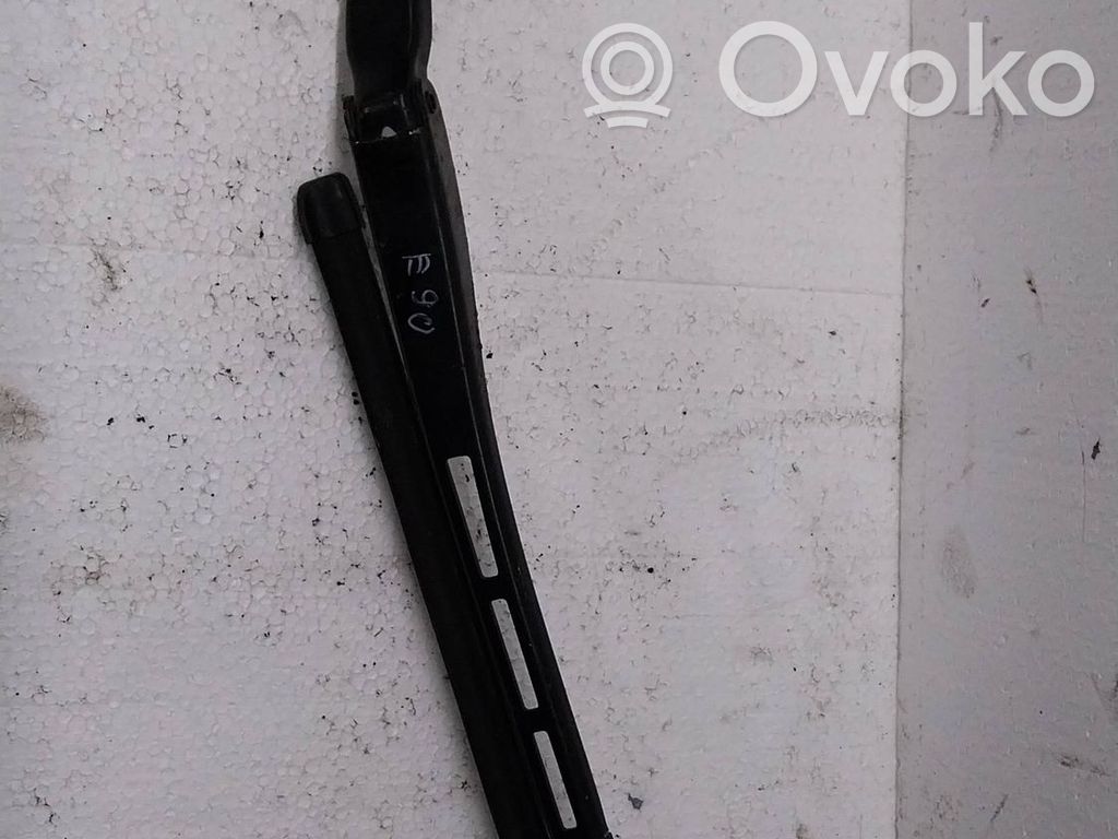 BMW 3 E90 E91 Front wiper blade arm 