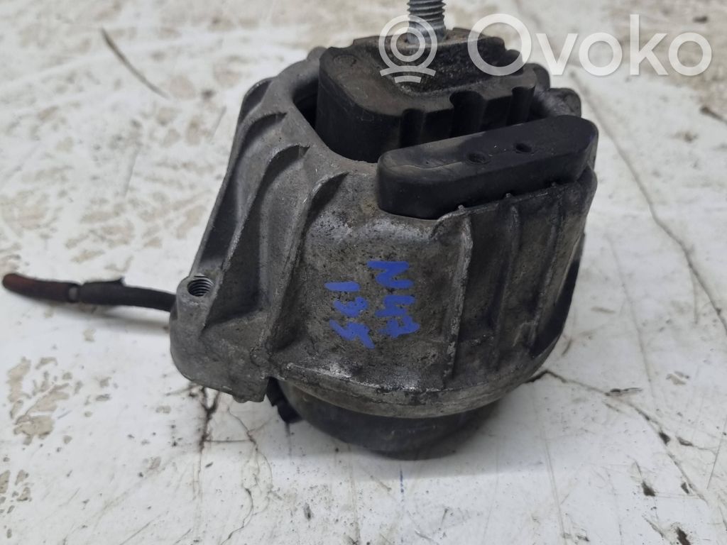 Engine mount bracket