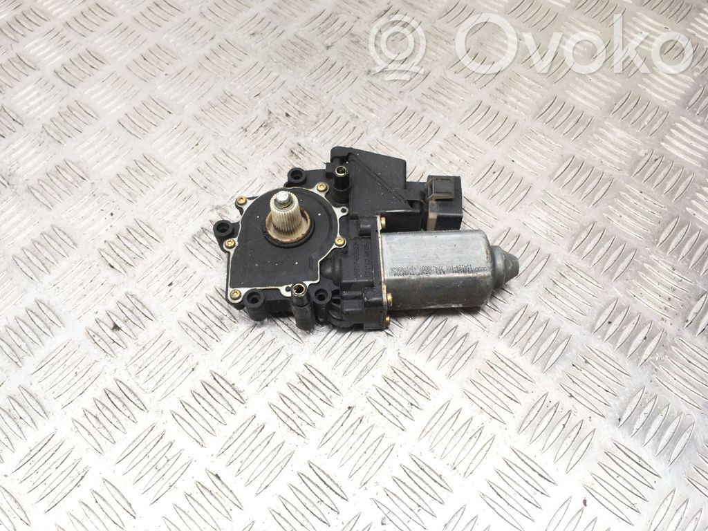 Audi A4 S4 B5 8D Motorino alzacristalli della portiera anteriore 