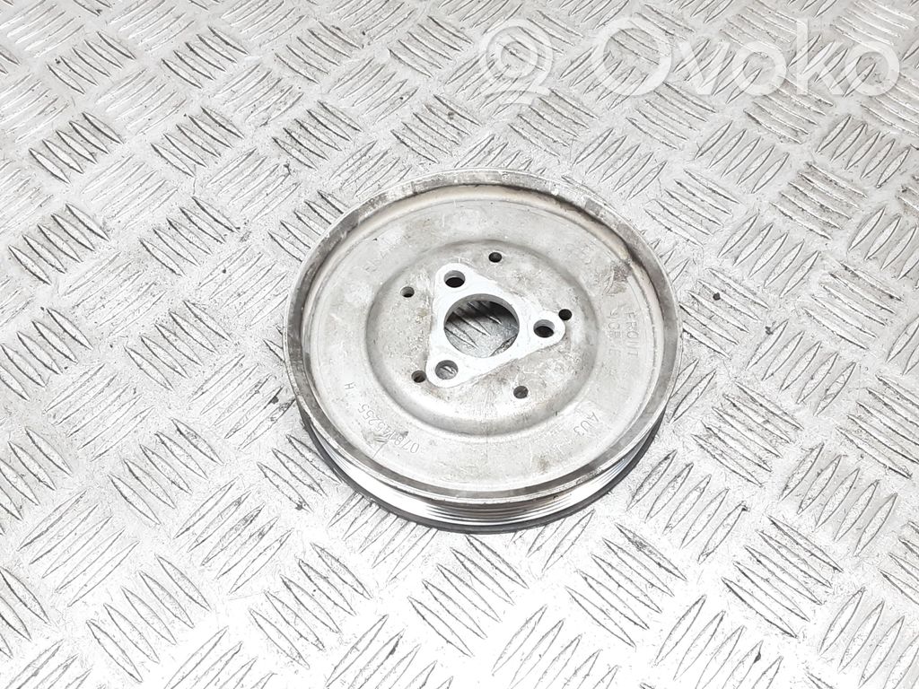 Audi A6 S6 C4 4A Ohjaustehostimen pumpun hihnapyörä 