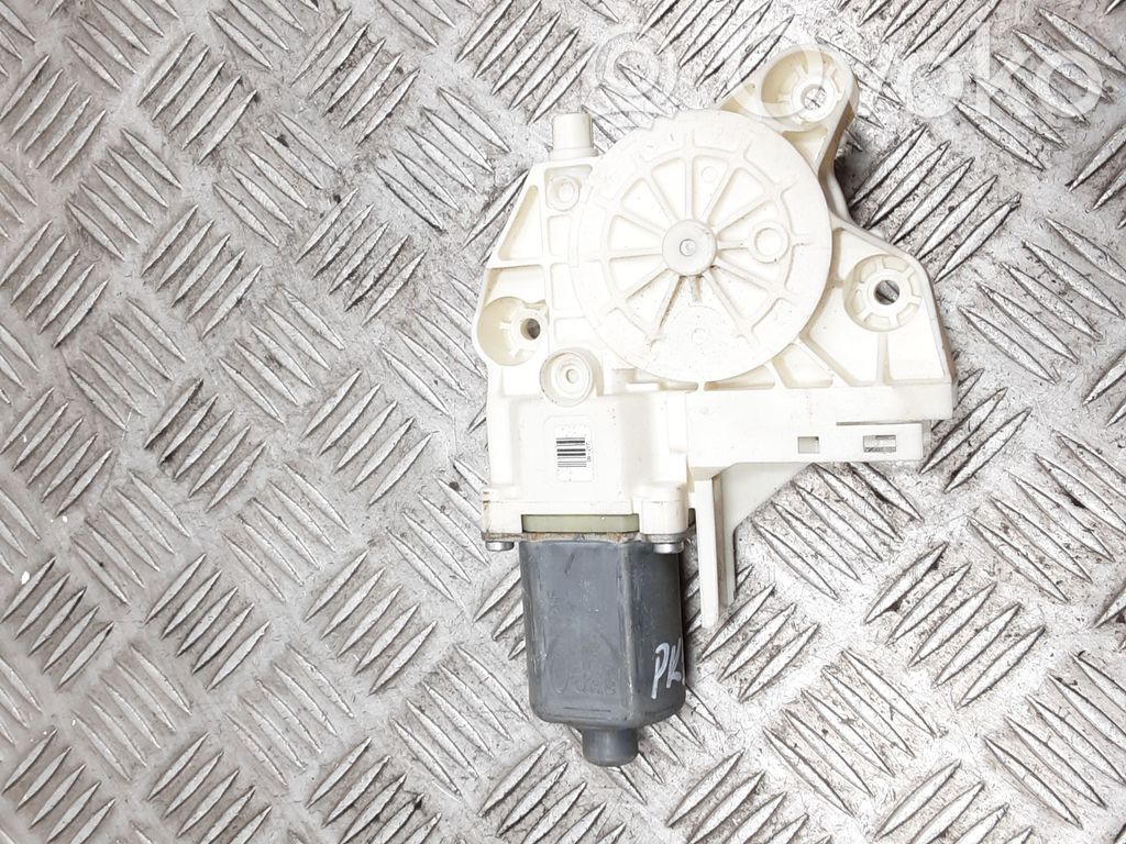 Ford Focus Front door window regulator motor 