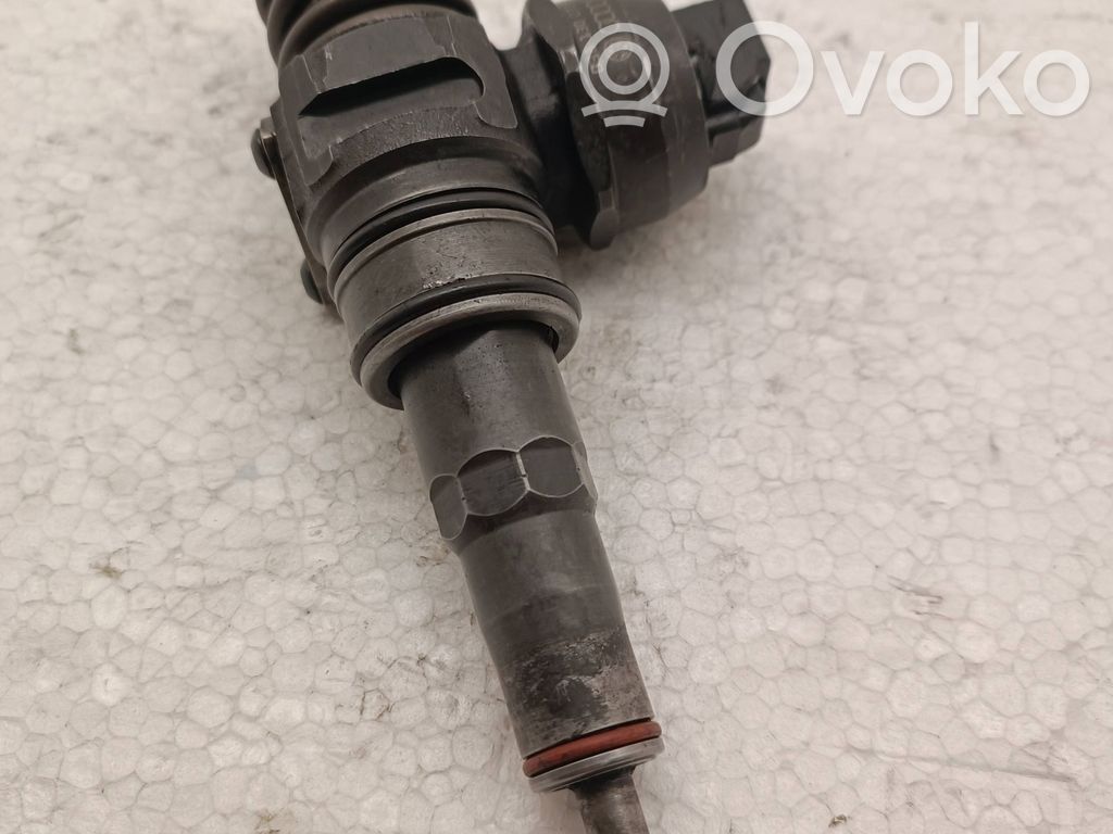 Volkswagen Golf V Inyector de combustible 