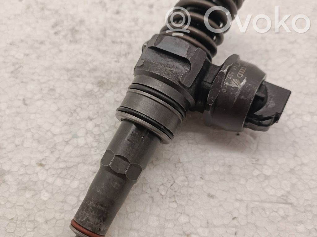 Volkswagen Golf V Inyector de combustible 