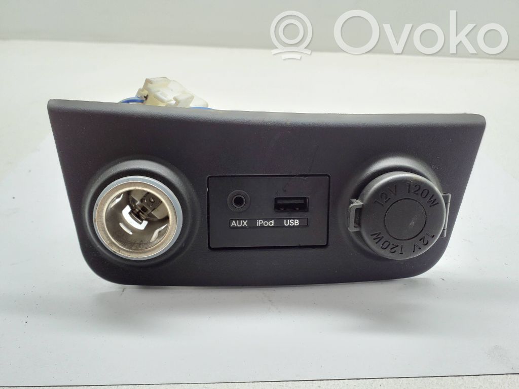 Hyundai i30 Enchufe conector USB 