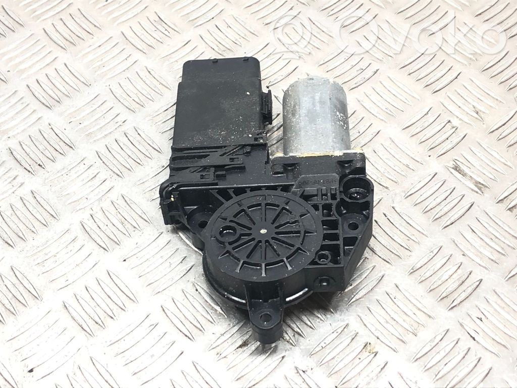 Volkswagen Golf IV Silnik regulatora szyby drzwi przednich 