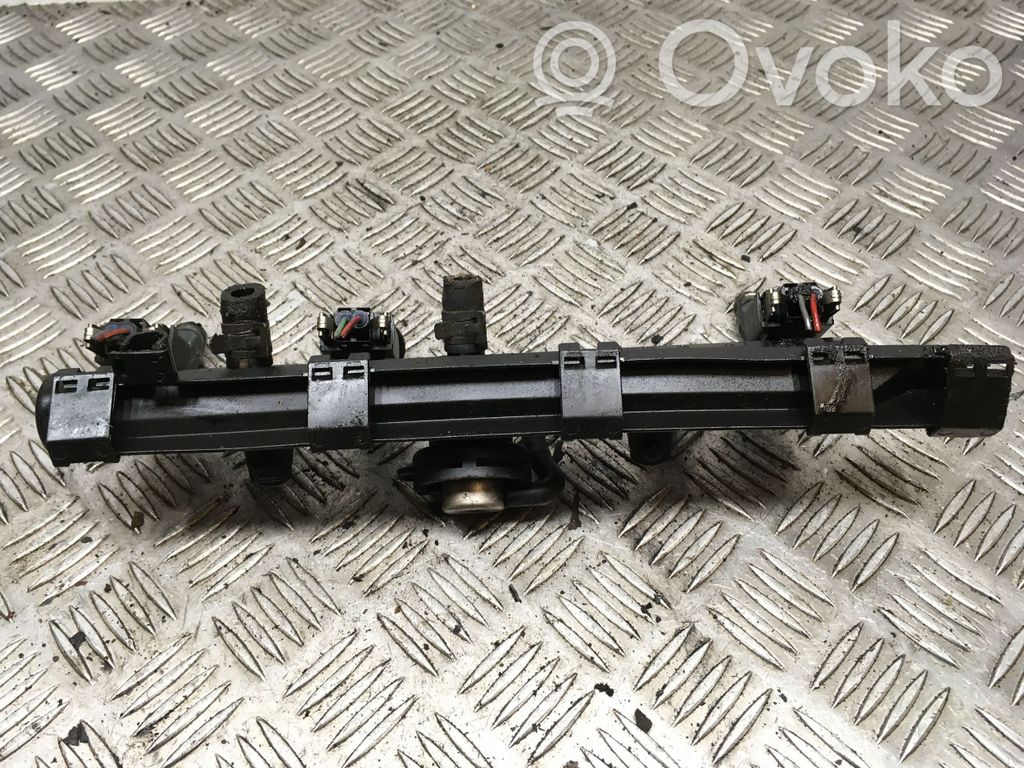 Volkswagen Polo III 6N 6N2 6NF Listwa wtryskowa 