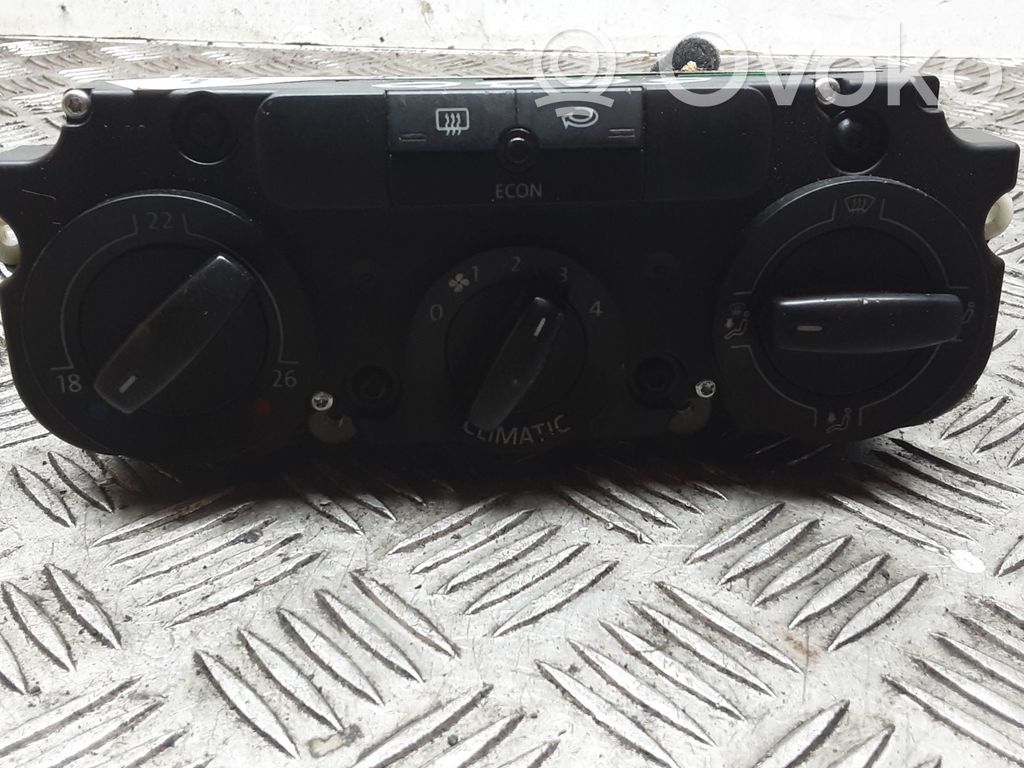 Volkswagen Jetta V Climate control unit 