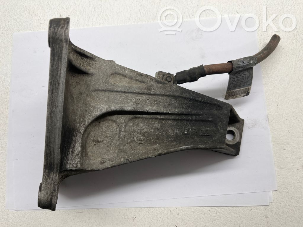 Variklio tvirtinimo kronšteinas