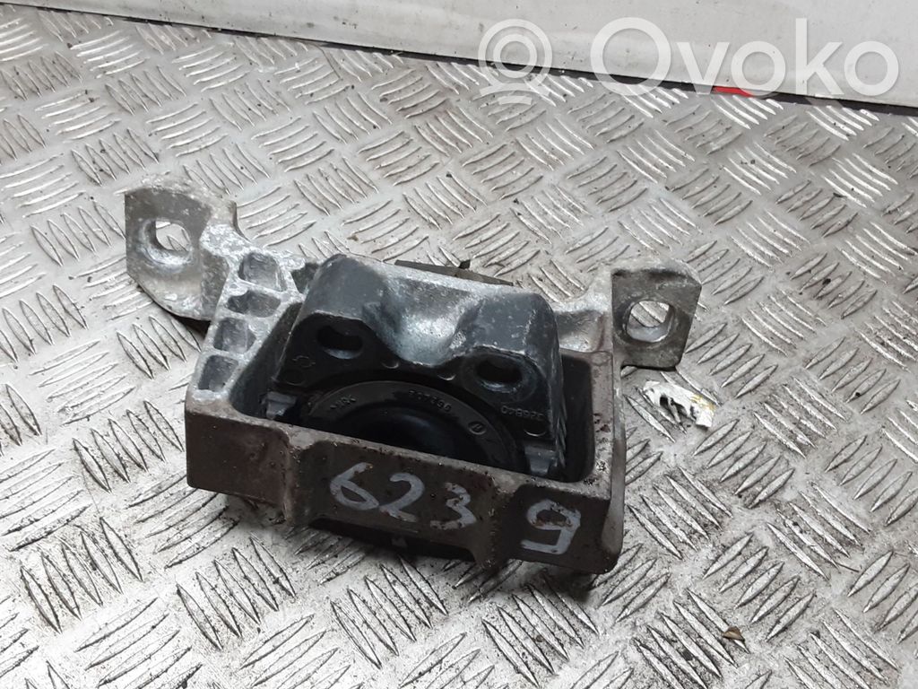 Engine mount bracket   3M516F012B8