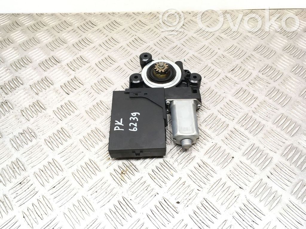 Silnik regulatora szyby drzwi przednich   31264782AA,260806124501,976595107,071215,979037100