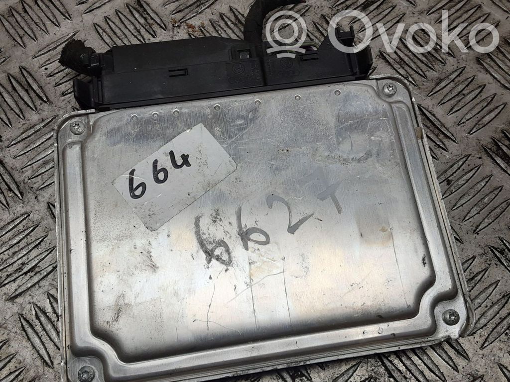 Volkswagen Golf V Engine control unit/module 