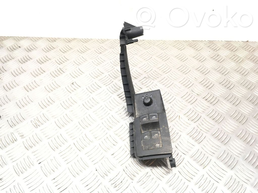 Klamka wewnętrzna drzwi przednich   8P4959522,8E0959565