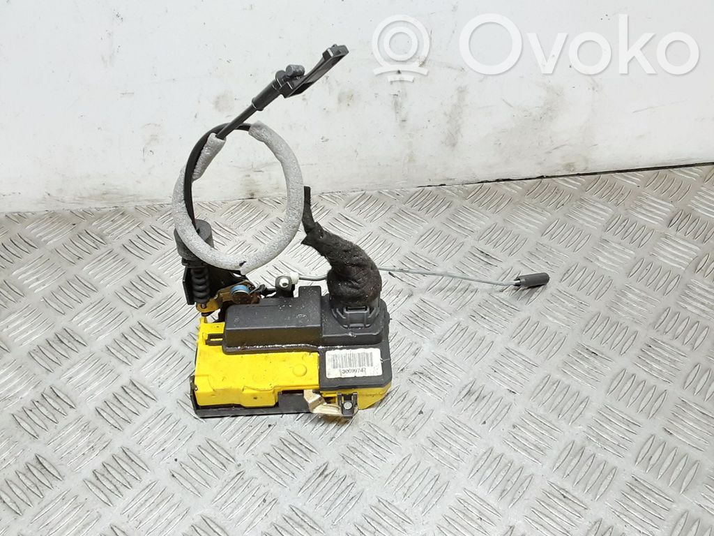 Volvo V70 Priekšpusē slēdzene 