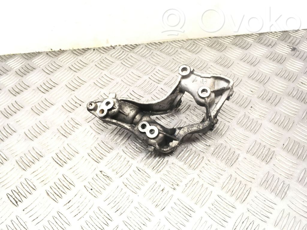 Peugeot 407 Engine mounting bracket 